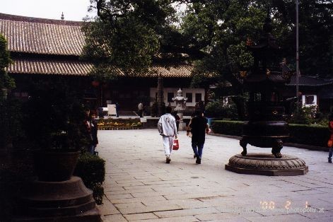 r2m0202-33b.jpg