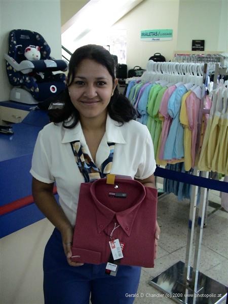 Colthing sales clerk, Tegucigalpa