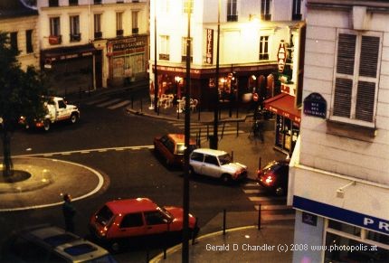 Square on rue de la Mare
