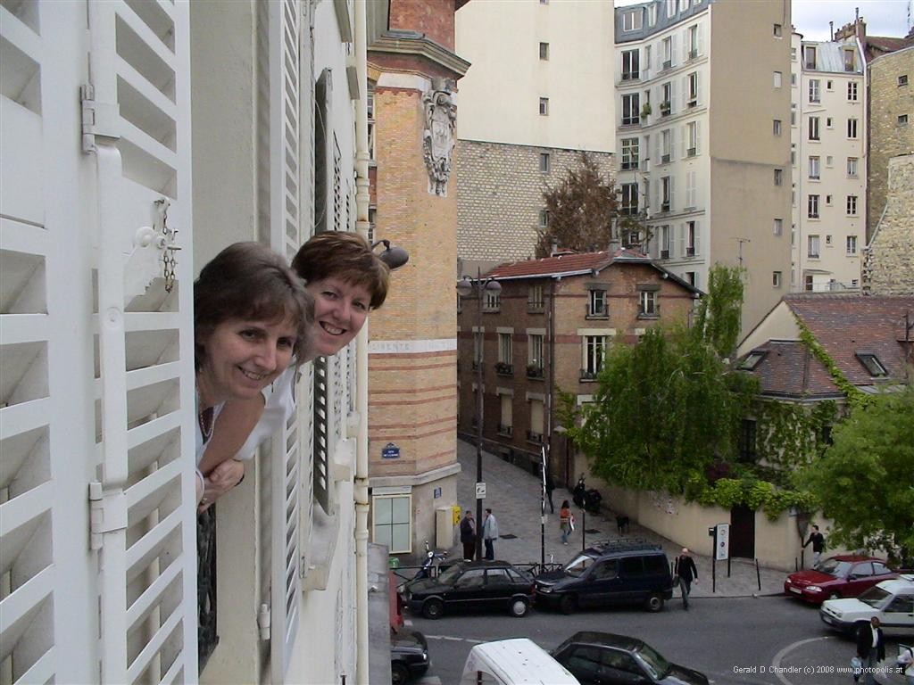 Carol and Sue chez nous